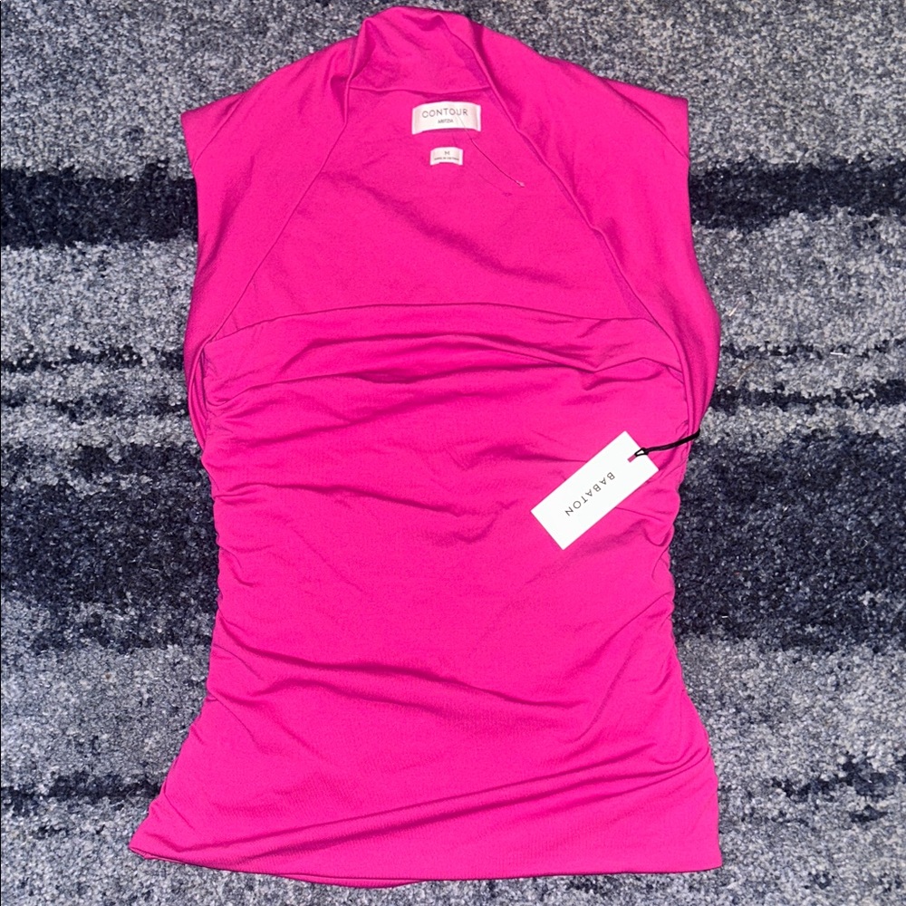NWT! Aritzia Original Contour Flourish Top M